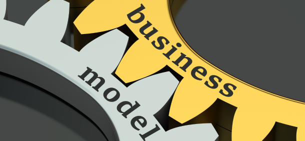 engrenagens conectadas em amarelo e cinza escrito business modelo